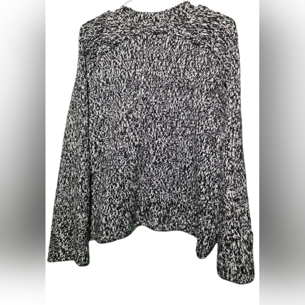 Abercrombie & Fitch Monochrome Knit Sweater EUC Medium PTP 23 - Picture 2 of 4